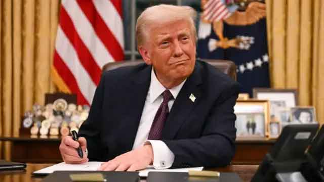 Corte rechaza plan de Trump para negar nacionalidad a hijos de migrantes