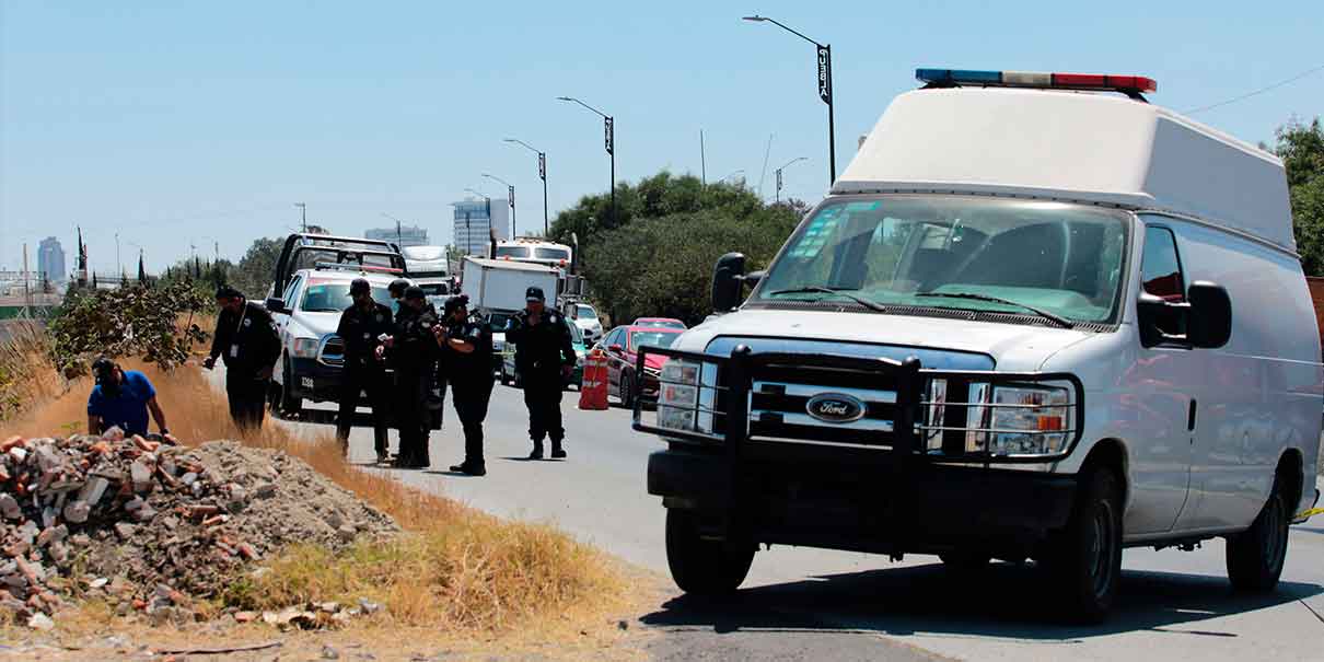 Tiran cuerpo encobijado en paraje de Tlaxcalancingo