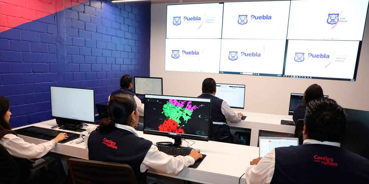 ​ Puebla, Pue. Desde la colonia Belisario Domínguez, el presidente municipal de Puebla, Eduardo Rivera Pérez, inauguró el Network Operations Center o Centro de Operación Digital, que tiene como finalidad monitorear el estado actual de los servicios públicos que se brinda en todo el municipio.    El alcalde explicó que este centro de operación, hará estas tareas de vigilancia, mediante sistemas de cartografía, donde en caso de identificar una deficiencia, se corrija de inmediato.  Te puede interesar: “Barrio Seguro”, propuesta de la Upaep para seguridad de estudiantes Dijo que el sistema cuenta con 6 pantallas de monitoreo, que dan a conocer en tiempo real la situación actual de los servicios de la capital, y dependiendo de la gravedad, se asigna un reporte, que se envía al área correspondiente del Ayuntamiento.    Entre los servicios que se supervisan son: panel 1 y panel 2 alumbrando público; panel 3, plan maestro de atención de áreas verdes, panel 4 camellones principales y entradas a la ciudad.    Mientras que, en el panel 5 será para el sistema de monitoreo de las fuentes y el panel 6, atención ciudadana, para eficientar las mejoras.           *BC  ​