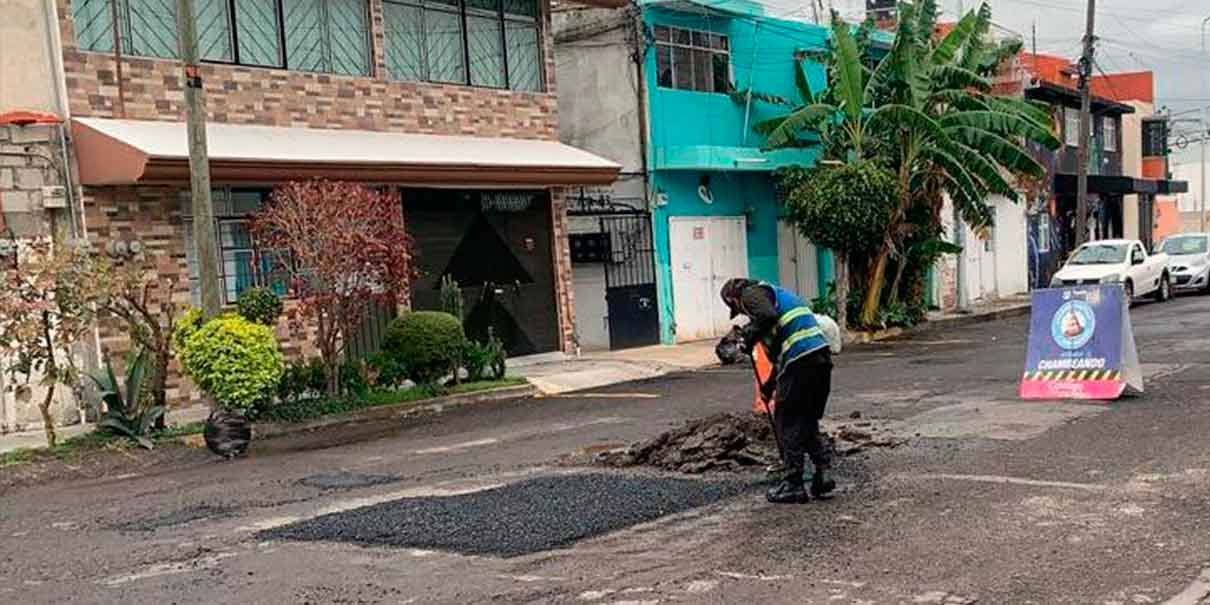 Durante la sexta etapa de bacheo que se han tapado más de 2 mil hoyos en Puebla capital