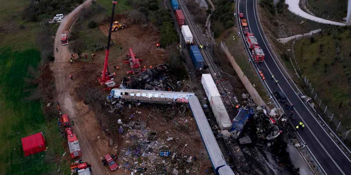 Choque de trenes deja al menos 36 muertos y 85 heridos