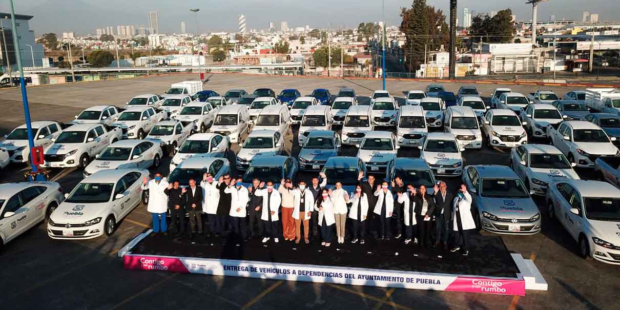 Dependencias municipales recibieron 75 autos oficiales para acercar servicios a poblanos