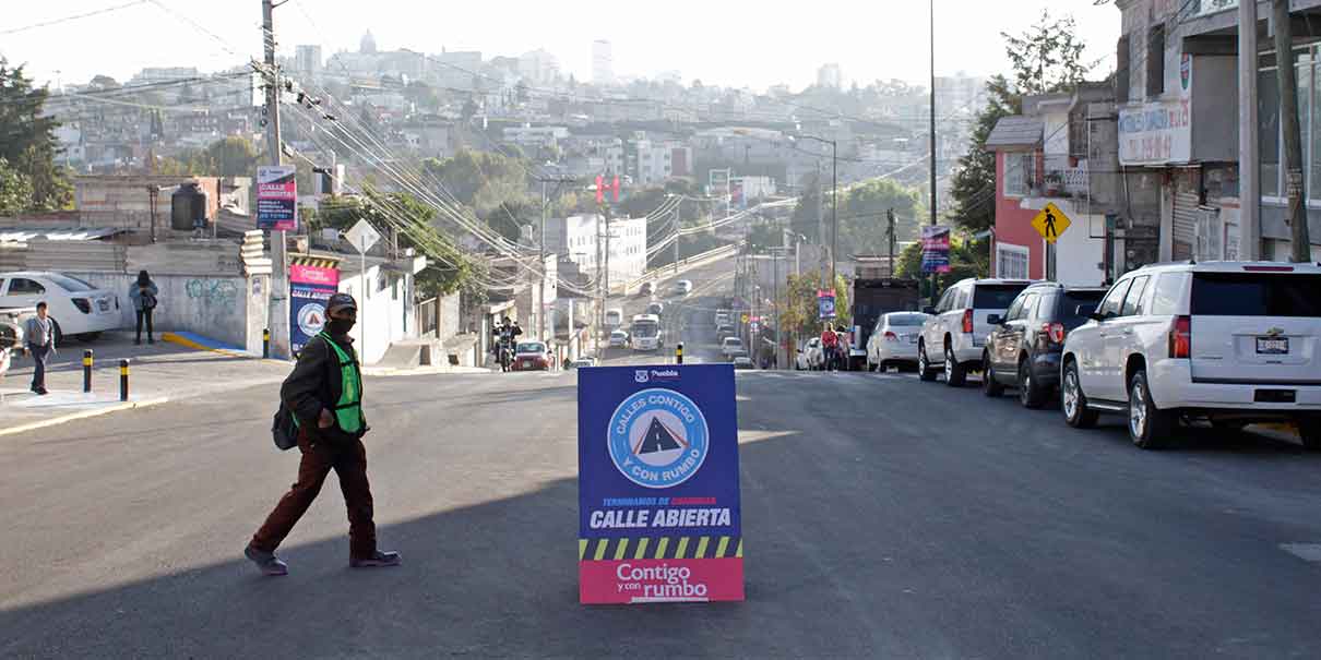 Eduardo Rivera entregó nueva calle Los Pinos; beneficia a dos colonias
