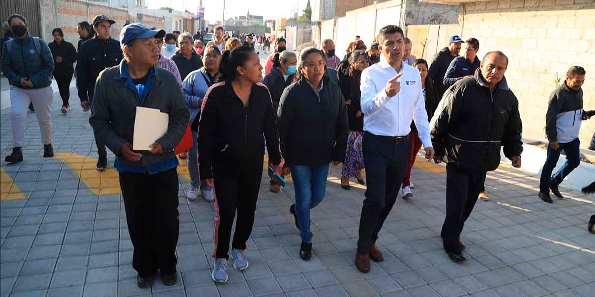 Eduardo Rivera entregó obras en una colonia y dos juntas auxiliares de Puebla