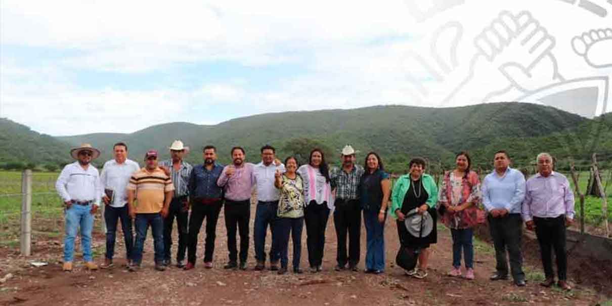 Con recursos del ramo 33, Irene Olea mejoró caminos de Santa María Xuchapa