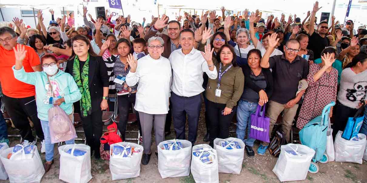 Mundo Tlatehui encabeza la entrega de apoyos alimentarios “De la Mano Contigo”