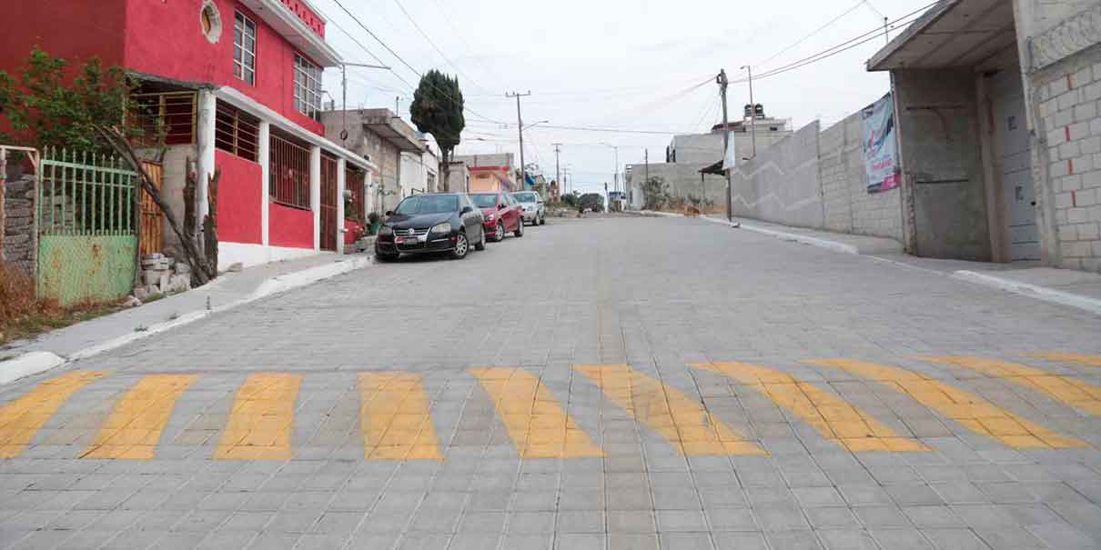 Entregan calle rehabilitada a vecinos de la colonia Clavijero