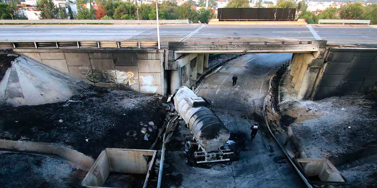 Expl0sión de pipa en Periférico Ecológico deja un muerto