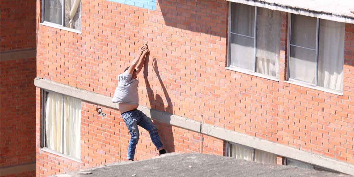 Fracasó intento de salvamento y hombre cayó de edificio de San Bartolo