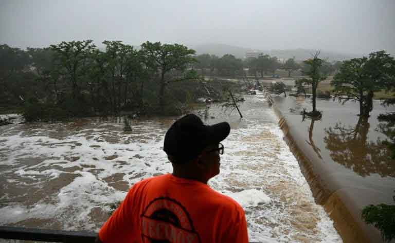 Inundaciones en Texas suman 82 muertos y alerta por más lluvias