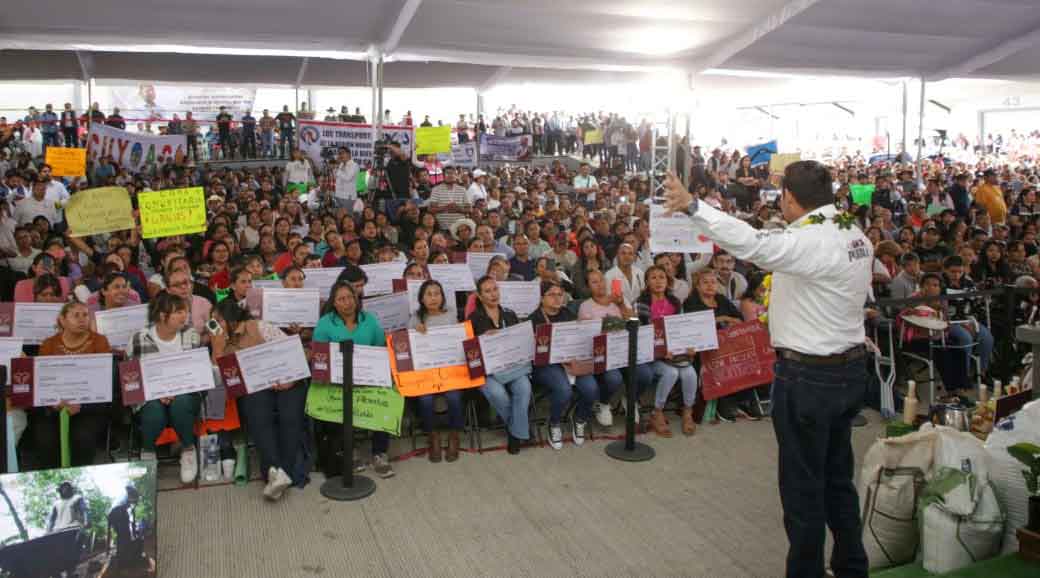 Justicia social y obra comunitaria: Armenta entrega apoyos sin condicionamientos