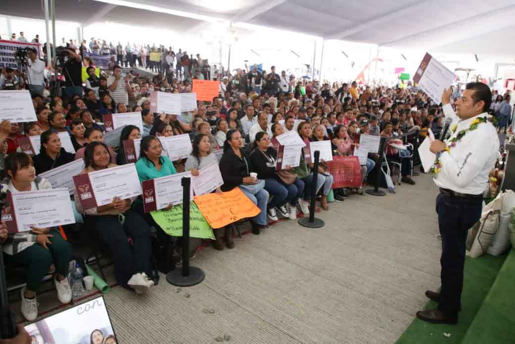 Justicia social y obra comunitaria: Armenta entrega apoyos sin condicionamientos