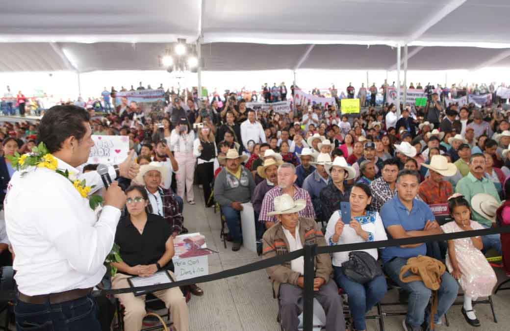 Justicia social y obra comunitaria: Armenta entrega apoyos sin condicionamientos