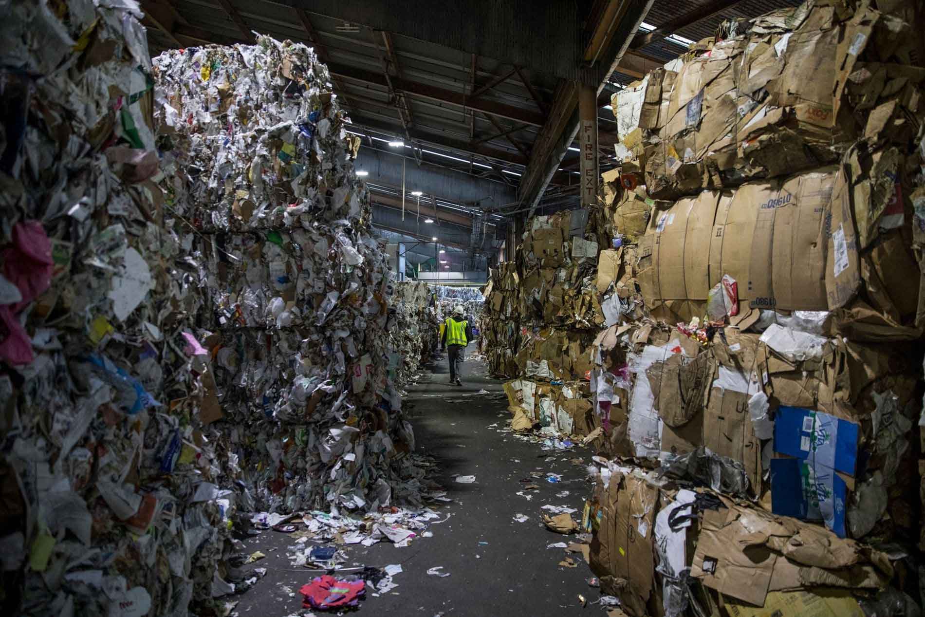 La basura se desborda en rellenos y el reciclaje es un fracaso