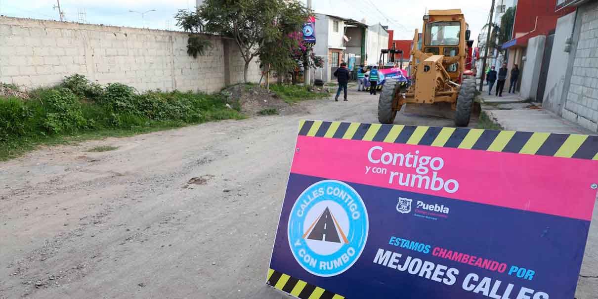 Puebla, Pue. El presidente Eduardo Rivera Pérez anunció el arranque de obra de la calle 13 de Mayo y 113 Oriente, la cual tendrá una inversión de 8.5 millones de pesos.  El alcalde explicó que la obras abarcarán 4 mil 286 metros cuadrados, y con esto forma parte las 981 vialidades que han sido intervenidas en lo que va de la administración municipal.  Comentó que con esta vialidad se busca conectar a otras colonias de la zona como la 16 de Septiembre, una de las más concurridas.  Entre los trabajos que se realizarán son la construcción de 2 mil metros cuadrados de banquetas y 83.61 metros cuadrados de rampas, la colocación de guarniciones, y la instalación de luminarias y más.