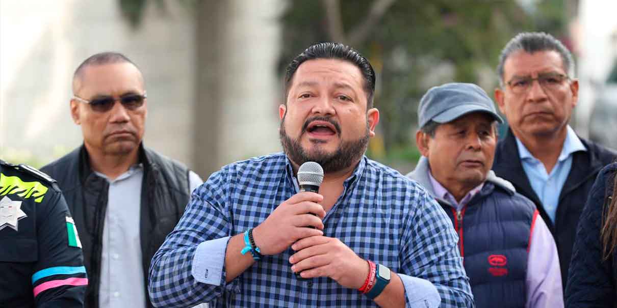 Puebla, Pue. El presidente Eduardo Rivera Pérez anunció el arranque de obra de la calle 13 de Mayo y 113 Oriente, la cual tendrá una inversión de 8.5 millones de pesos.  El alcalde explicó que la obras abarcarán 4 mil 286 metros cuadrados, y con esto forma parte las 981 vialidades que han sido intervenidas en lo que va de la administración municipal.  Comentó que con esta vialidad se busca conectar a otras colonias de la zona como la 16 de Septiembre, una de las más concurridas.  Entre los trabajos que se realizarán son la construcción de 2 mil metros cuadrados de banquetas y 83.61 metros cuadrados de rampas, la colocación de guarniciones, y la instalación de luminarias y más.