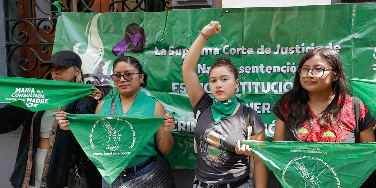 Feministas se aparecen en el Congreso para amagar con voto de castigo en 2024