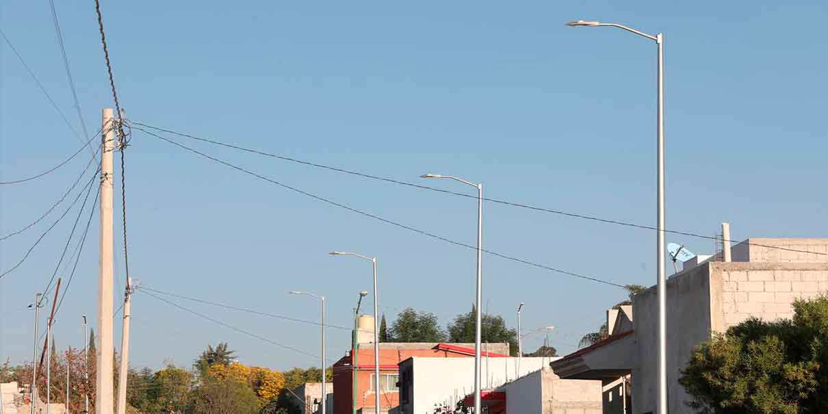 Llevan energía eléctrica a las colonias La Luna y San Miguel Guadalupe, de San Andrés Azumiatla