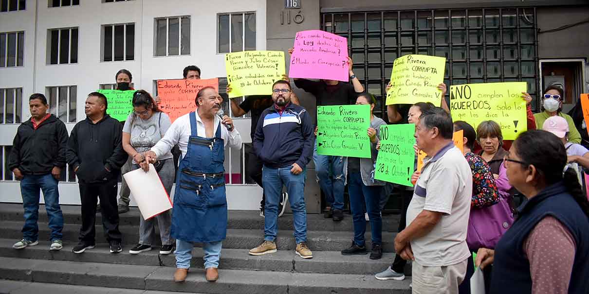 Locatarios acusaron a la 28 de Octubre y Antorchistas de romper acuerdos en mercado de Amalucan