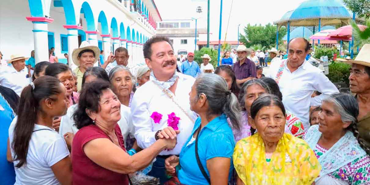 Sostiene Ignacio Mier encuentro con habitantes de Zongozotla