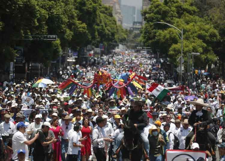 Protestan en CDMX contra reforma que prohíbe corridas de toros y peleas de gallos