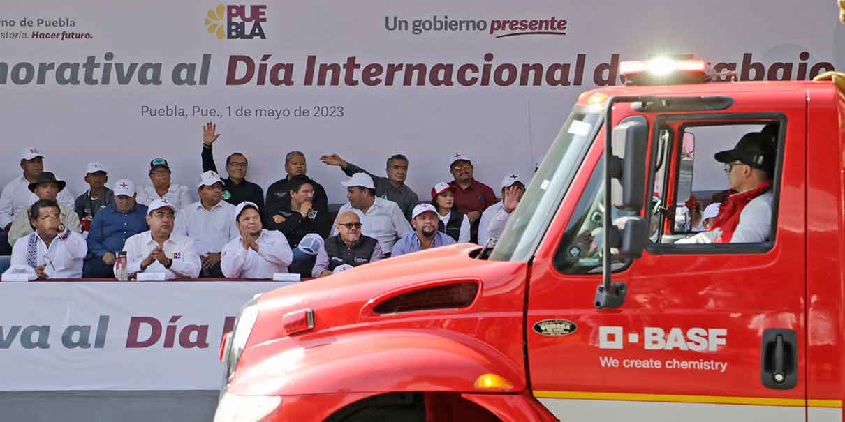 Mejor trato y prestaciones pidieron trabajadores en ceremonia oficial del 1 de mayo