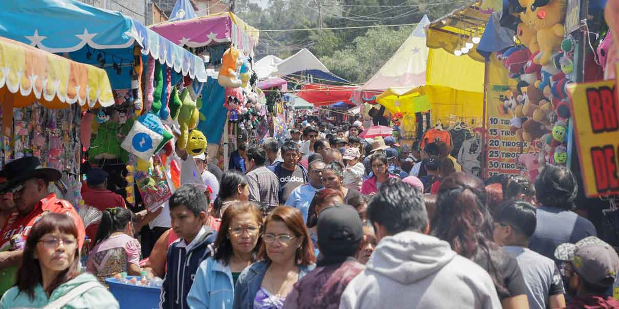 Miles de poblanos se dan cita para deleitar de la verbena del Calvario