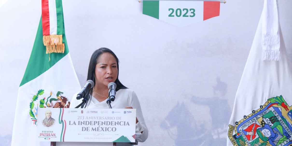 Miles de poblanos conmemoran la Independencia de México con desfile Cívico Militar