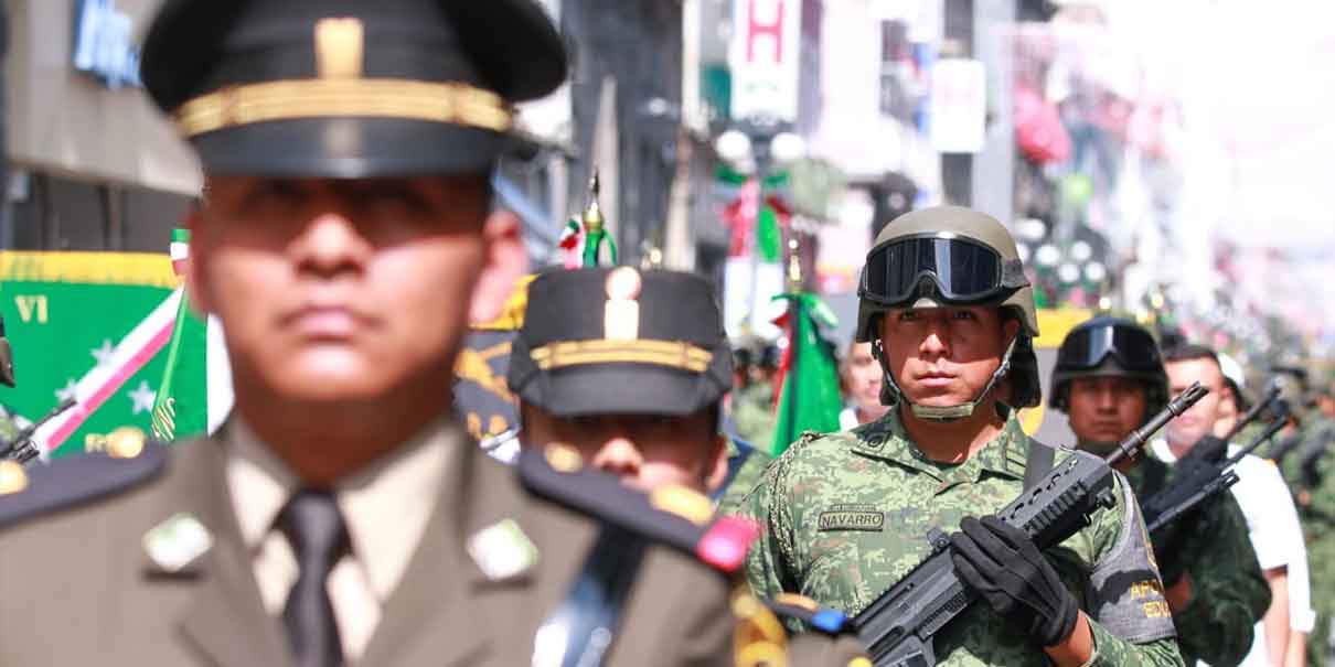 Miles de poblanos conmemoran la Independencia de México con desfile Cívico Militar