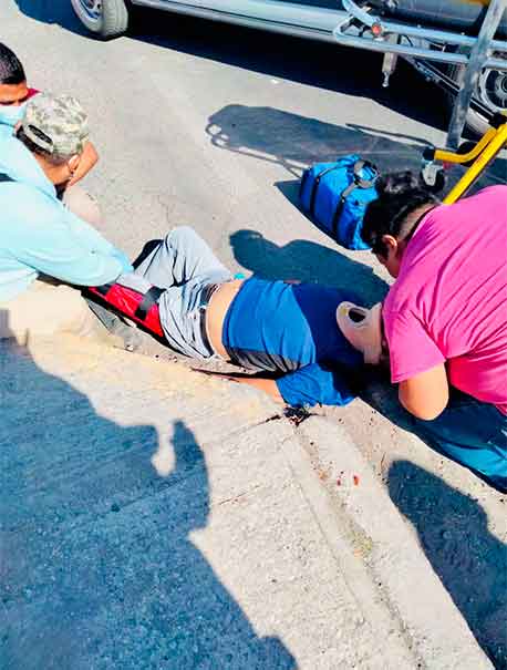 Camioneta embiste a motociclista en la Internacional a Oaxaca, mu3re en el hospital de Izúcar