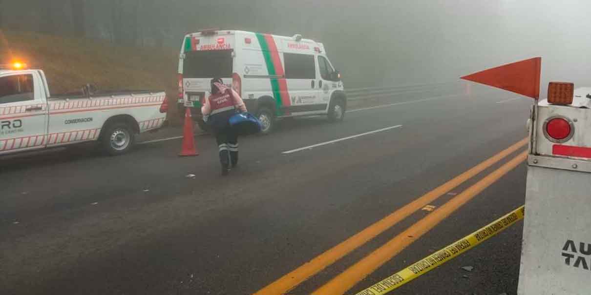 Neblina y exceso de velocidad provoca carambola en la Sierra Norte; hubo un muerto