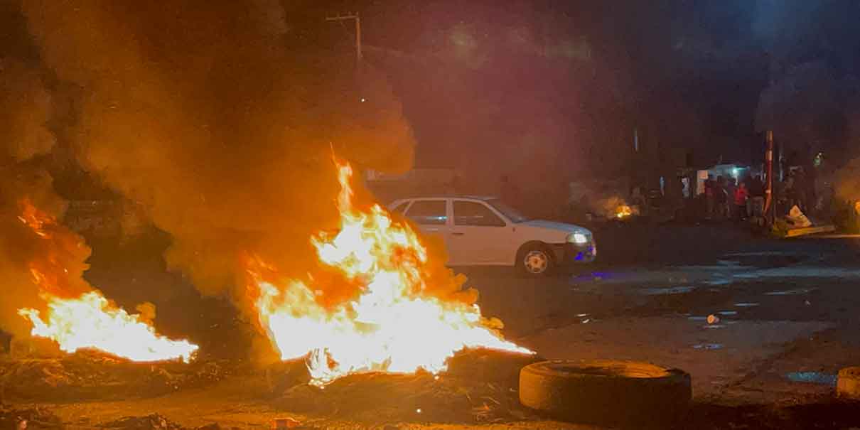 Fracasó desalojo de la carretera federal a Huejotzingo; usaban a niños y abues como escudo