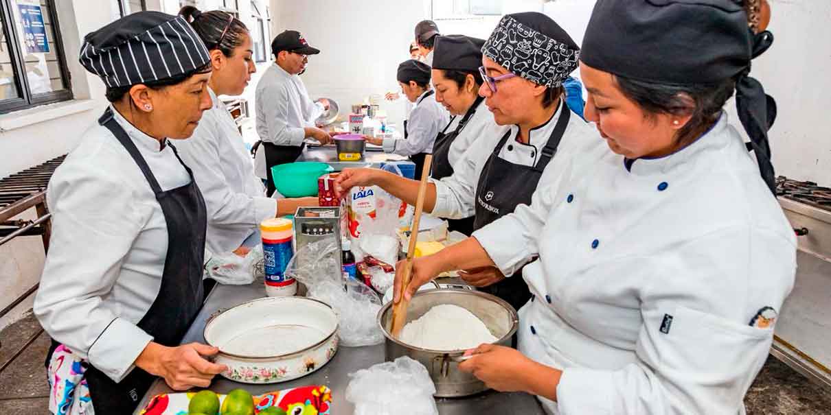 Ofrecen talleres para adolescentes y adultos en Puebla capital