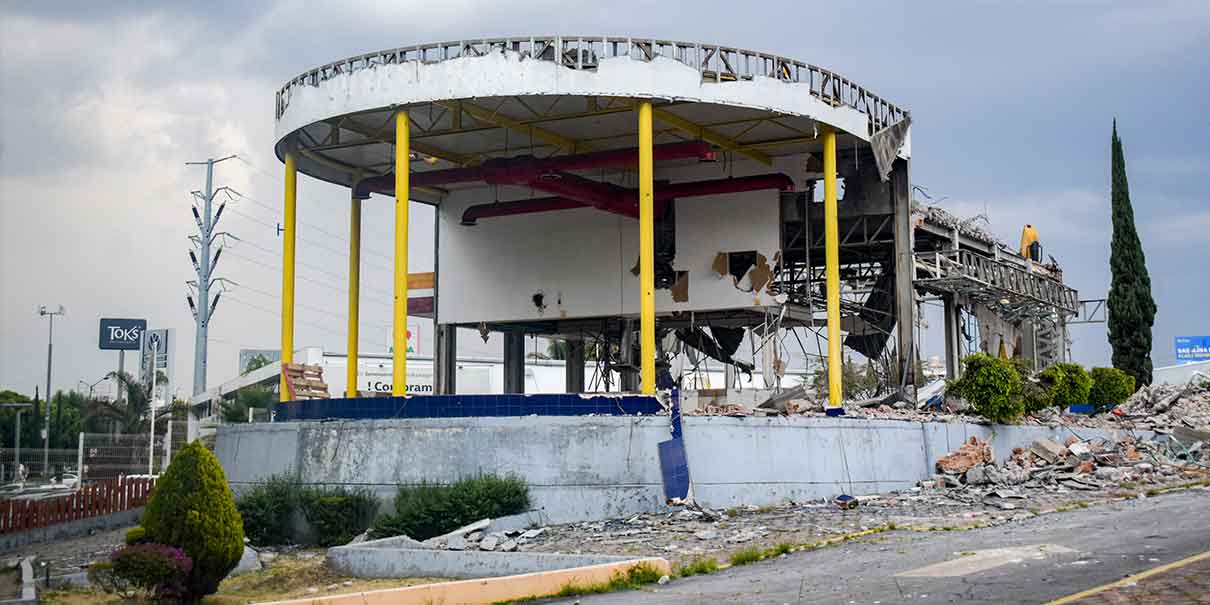 Derriban el Burger King de Plaza Loreto tras 15 años de servicio