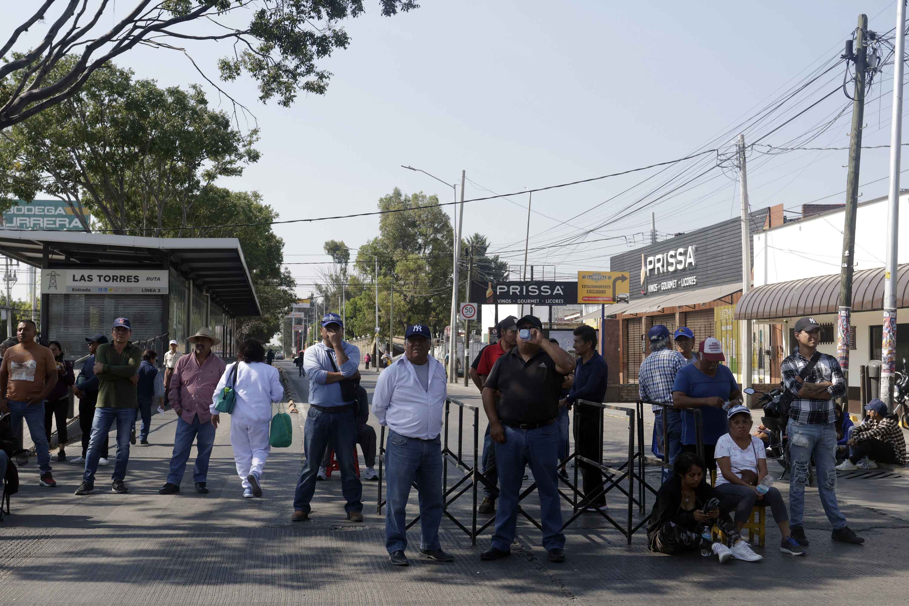 Otra vez ejidatarios cerraron Valsequillo y Las Torres; usuarios del RUTA tuvieron que caminar