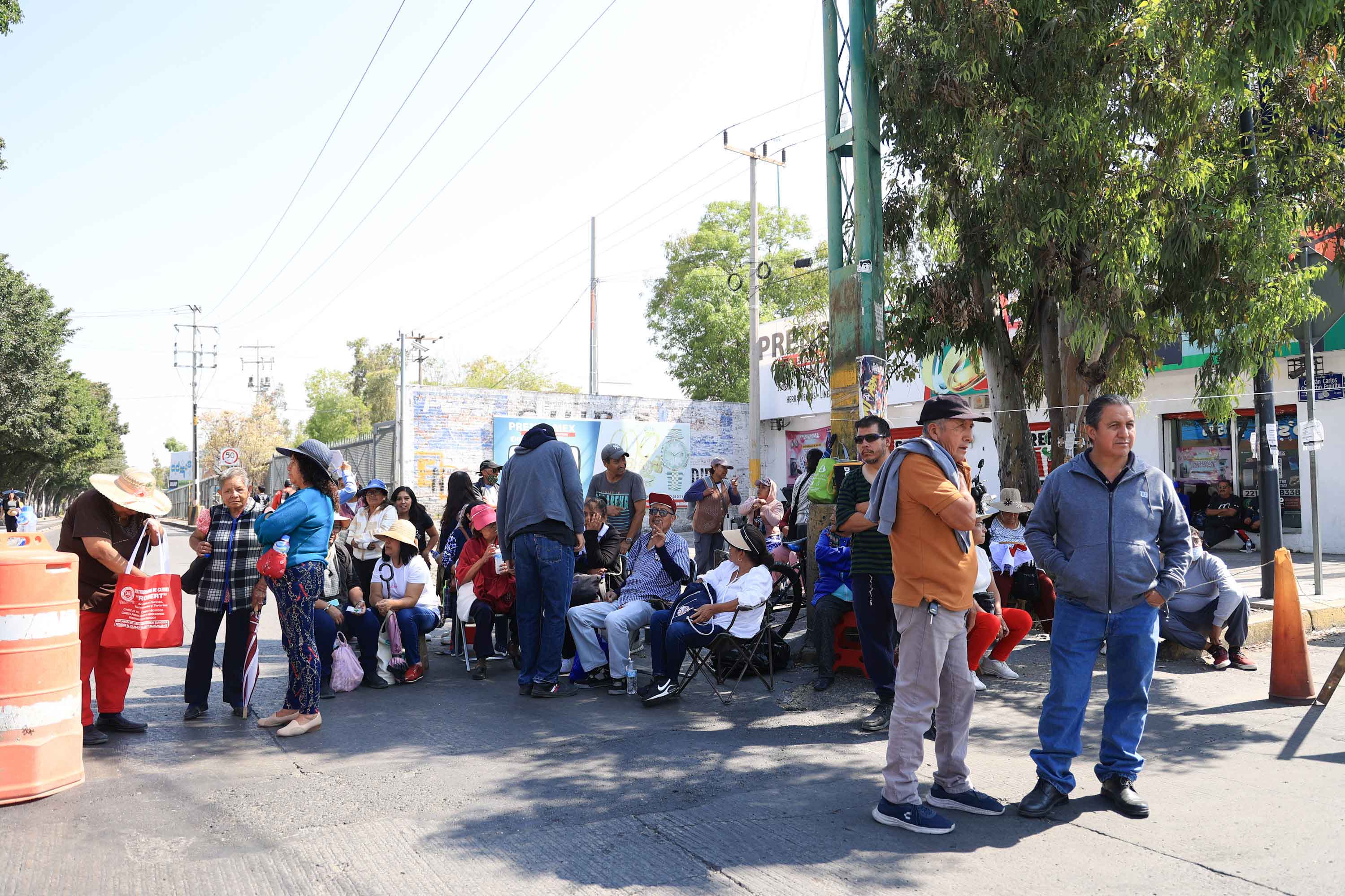 Otra vez ejidatarios cerraron Valsequillo y Las Torres; usuarios del RUTA tuvieron que caminar