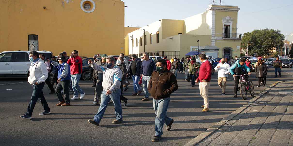 Poblanos inconformes contra la VERIFICACIÓN en Puebla