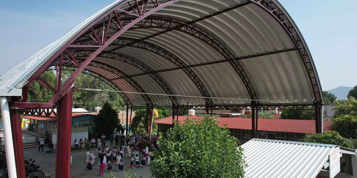 Ariadna Ayala entregó techado en preescolar de Atlixco
