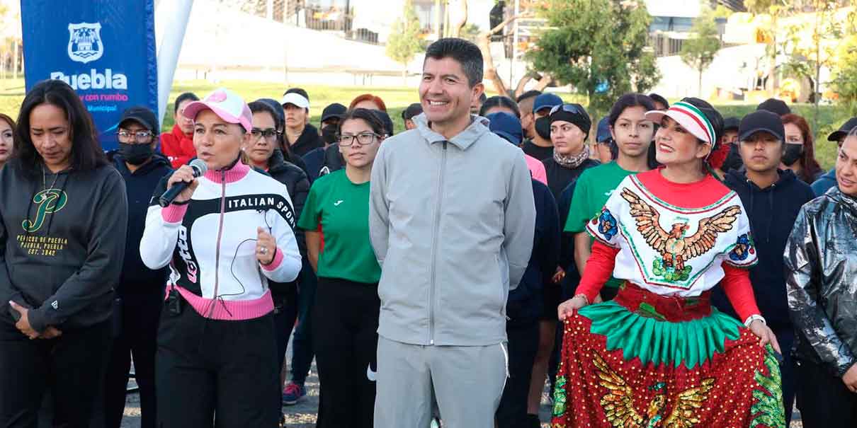 Presentan playera y medalla para la Carrera Contigo Mujer 2023