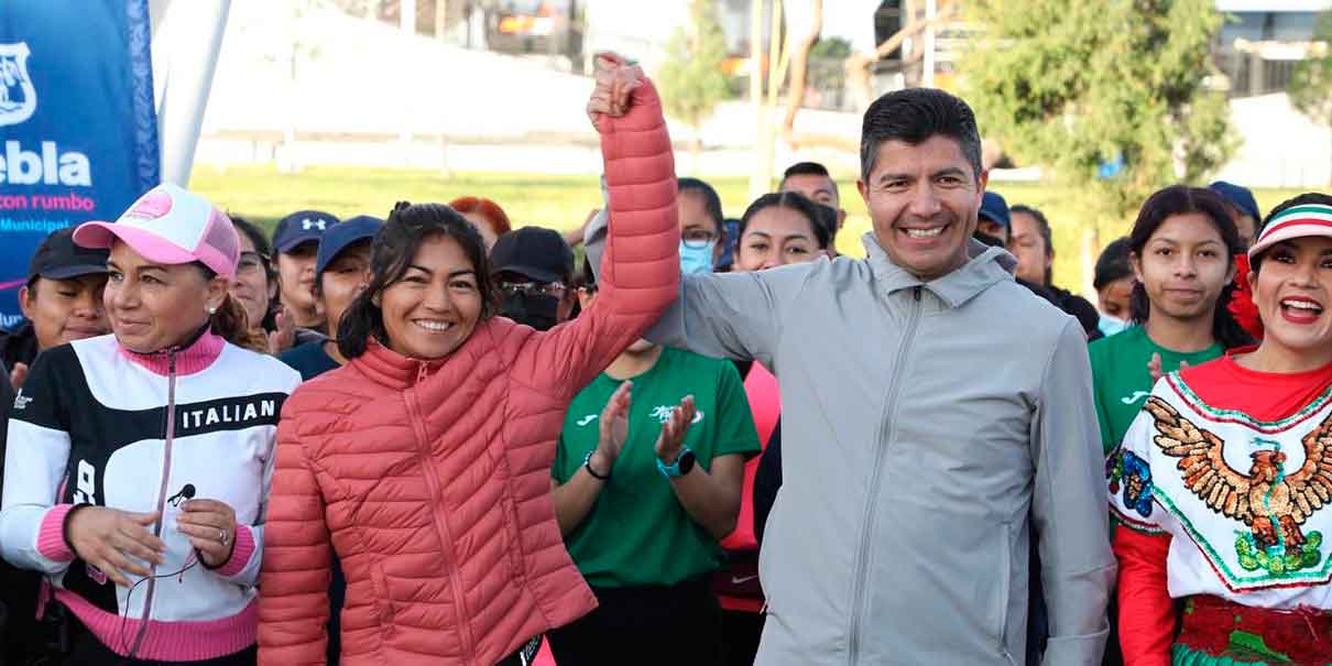 Presentan playera y medalla para la Carrera Contigo Mujer 2023