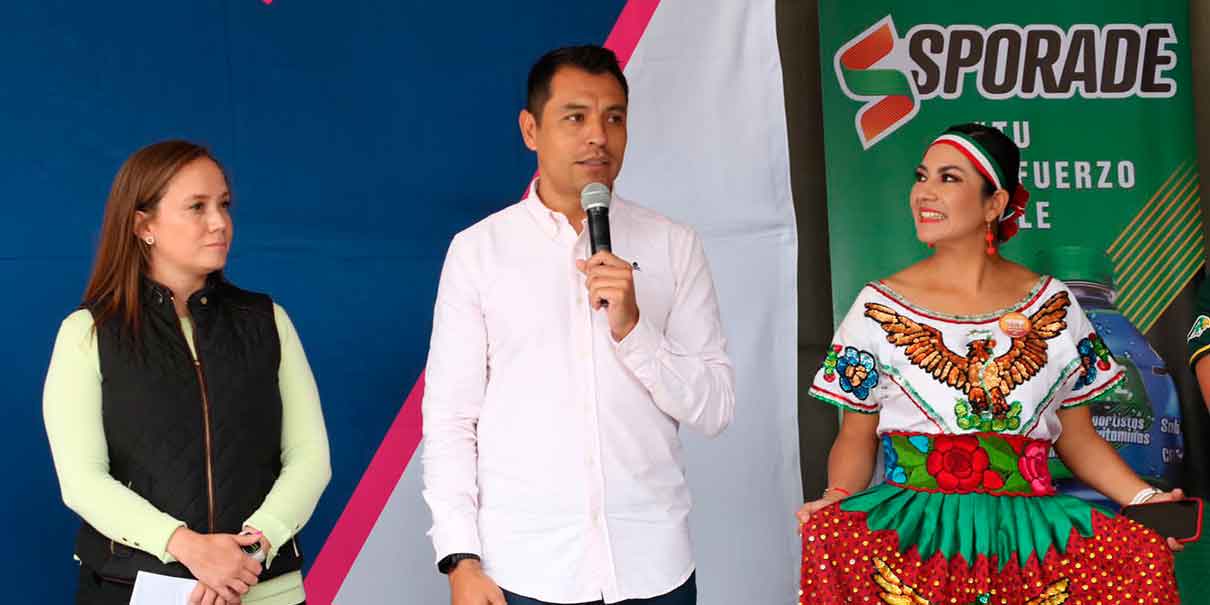 Presentan playera y medallas para la carrera ‘Contigo y tus perritos’