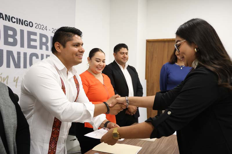 Preside Omar Muñoz premiación del concurso “Regidor por un día”