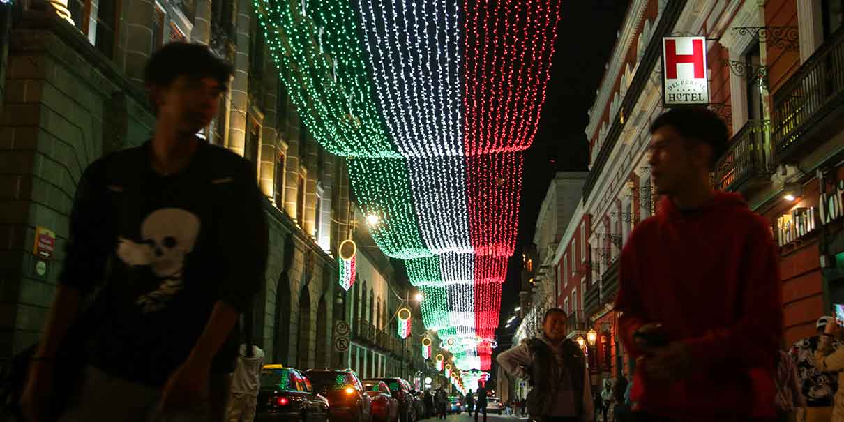 Ya puedes disfrutar de la iluminación patria en la ciudad de Puebla