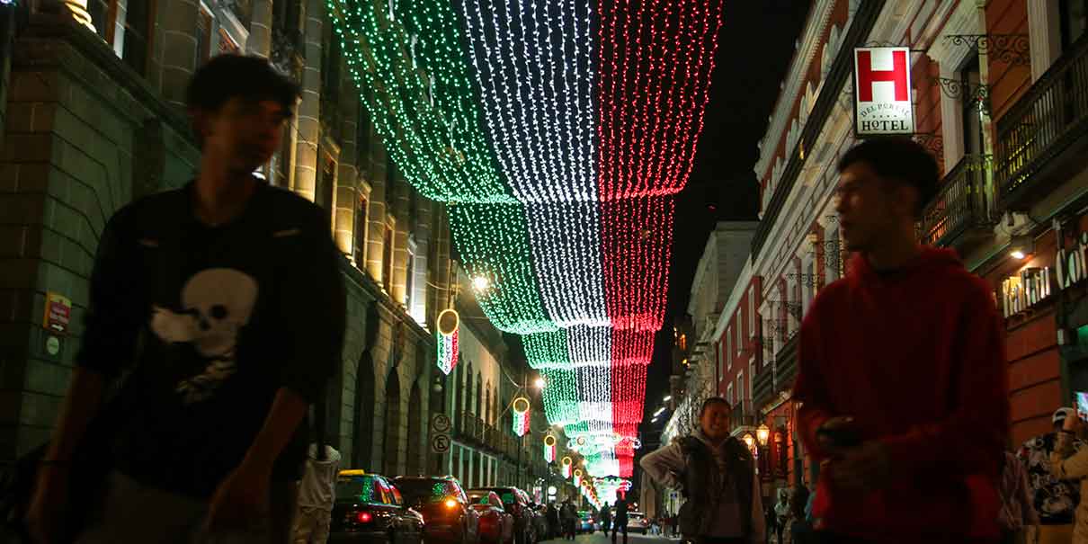 Ya puedes disfrutar de la iluminación patria en la ciudad de Puebla
