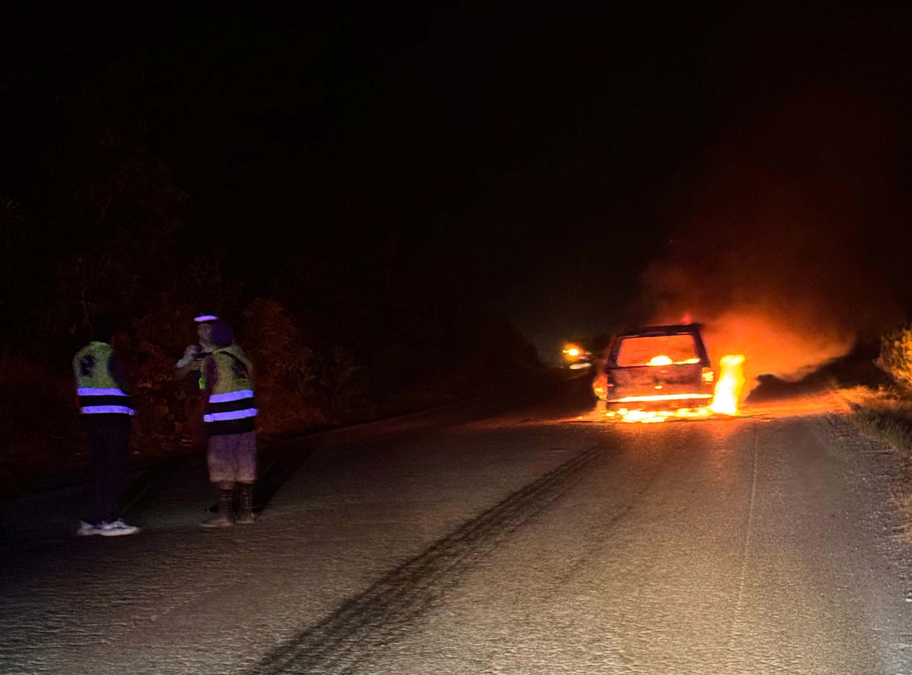 Queman camioneta en la autopista México-Tuxpan