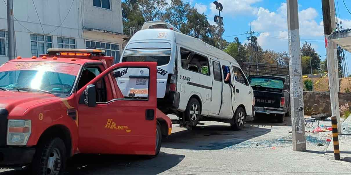 Ruta 61 SE QUEDÓ SIN FRENOS; conductor choca y vuelca, hubo 17 lesionados