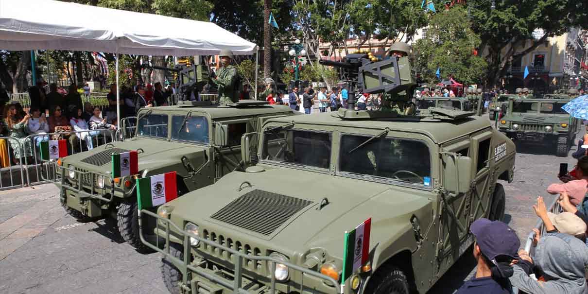 Miles de poblanos conmemoran la Independencia de México con desfile Cívico Militar