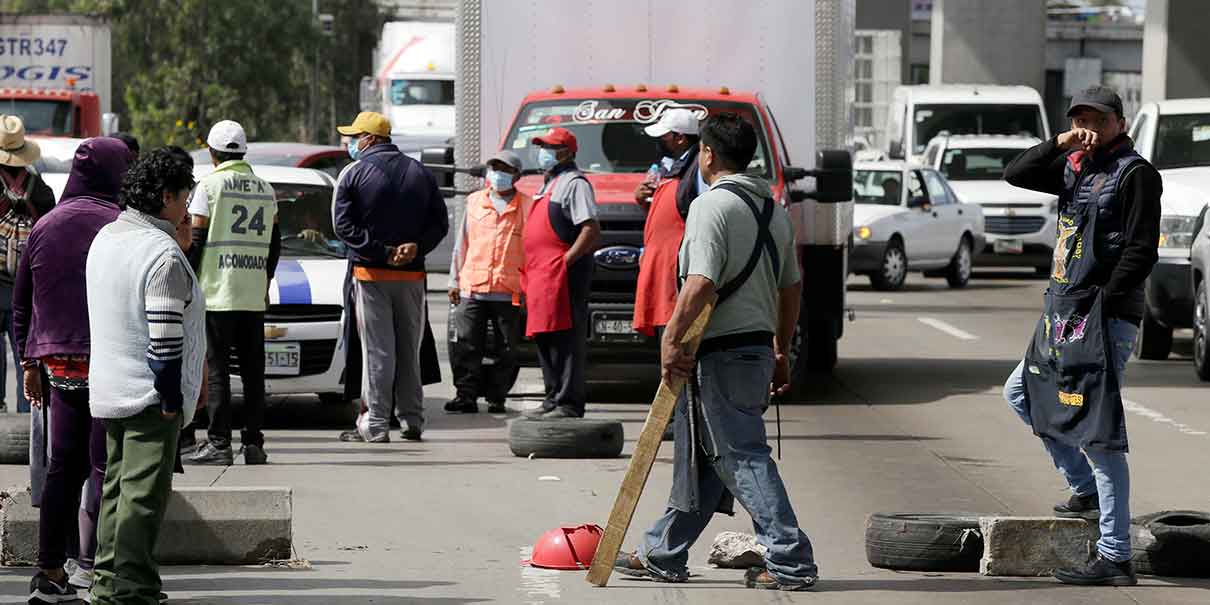 Se enfrentan locatarios vs comerciantes de la 28 de Octubre en la CENTRAL DE ABASTO de Puebla