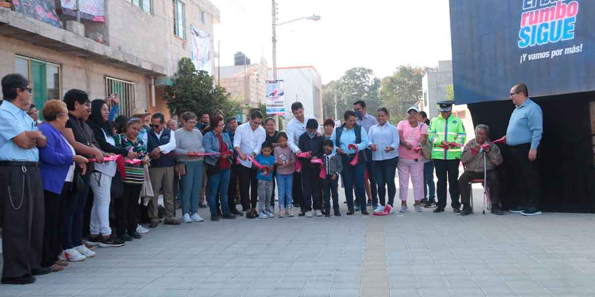 Entrega simultánea de 8 nuevas calles en colonias de Puebla