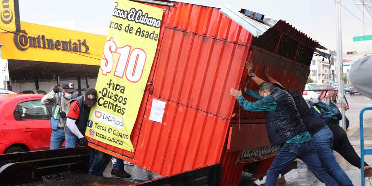 Con recorridos y operativos se retira el comercio informal en Puebla capital